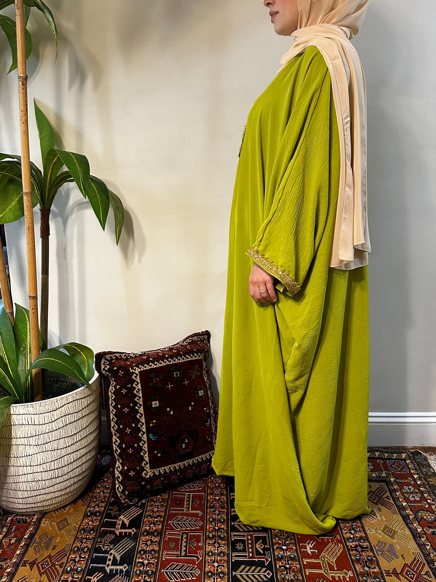 Closed Abaya Gold Detail