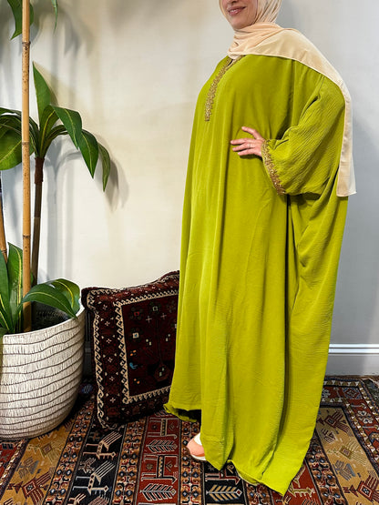 Closed Abaya Gold Detail