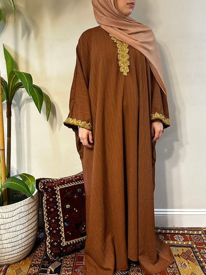 Closed Abaya Gold Detail