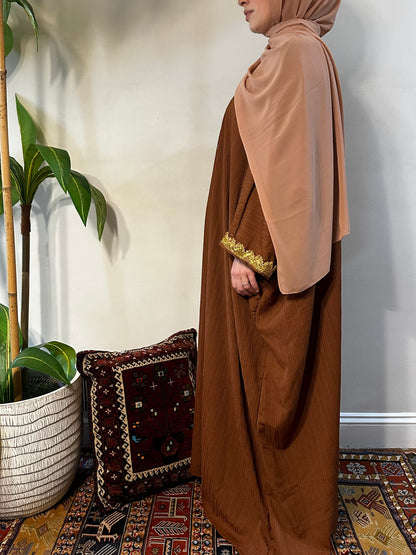 Closed Abaya Gold Detail